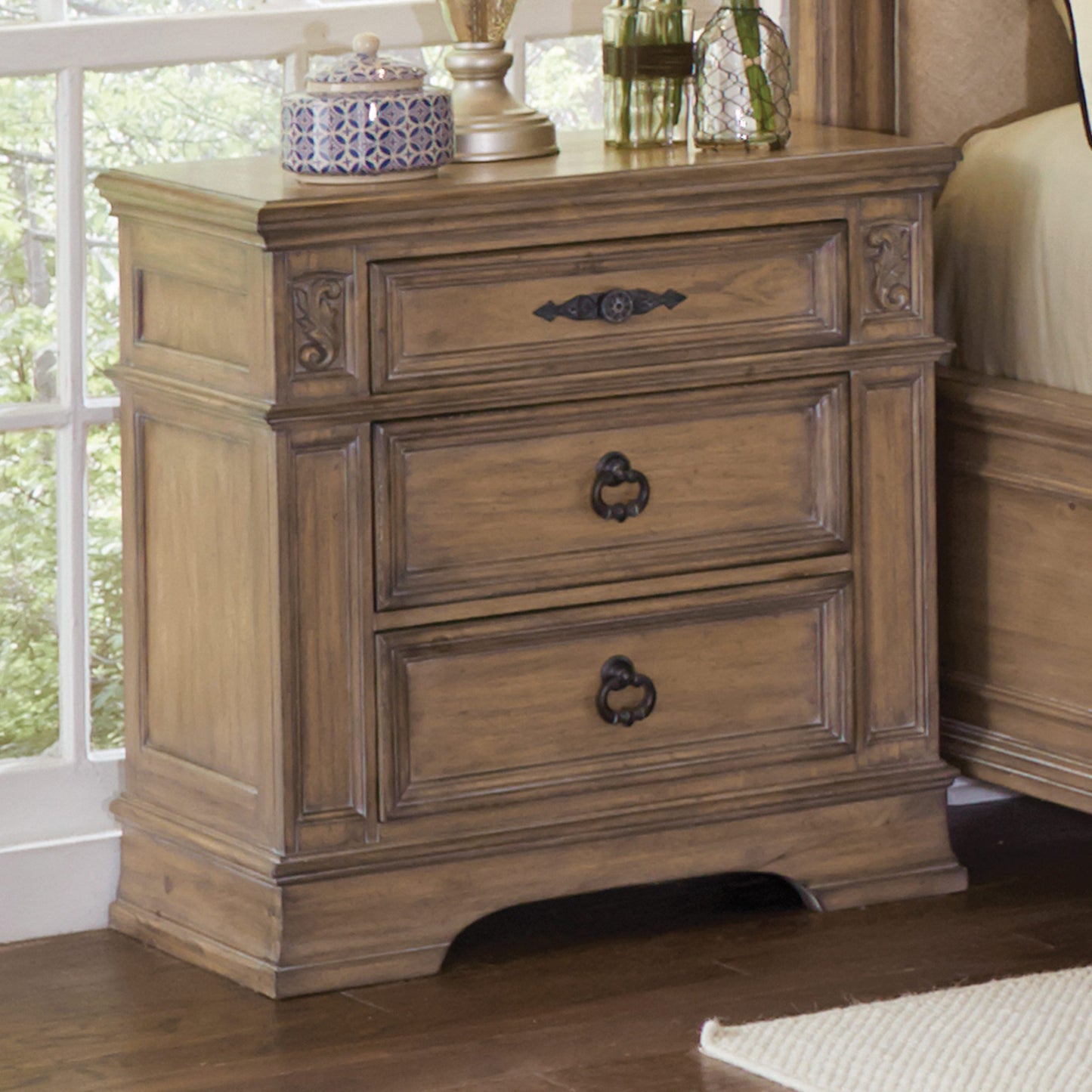 ANTIQUE LINEN - NIGHT STAND