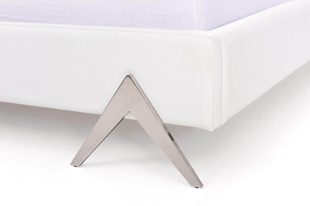 Candid Modern White Bedroom Set