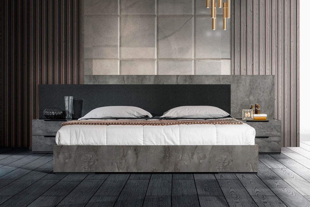 Queen Ferrara - Modern Volcano Oxide Grey Bed