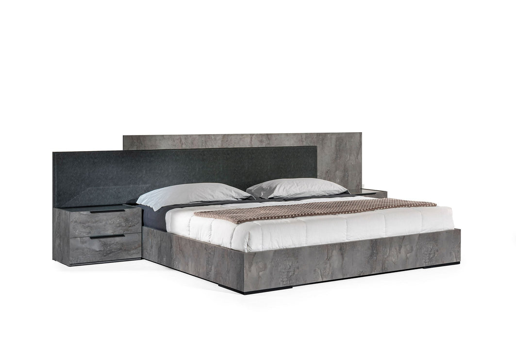 Queen Ferrara - Modern Volcano Oxide Grey Bed