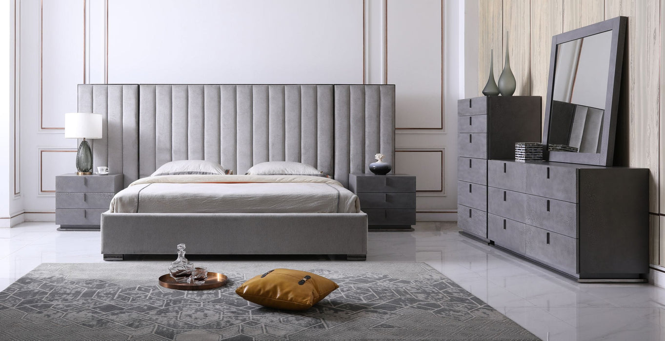 Queen Buckley - Grey & Black Stainless Steel Bedroom Set