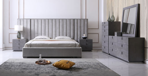 Queen Buckley - Grey & Black Stainless Steel Bedroom Set