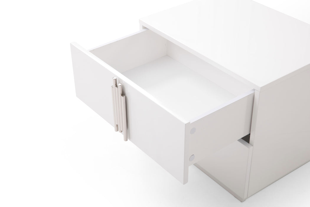 Token - Modern White + Stainless Steel Bed + Nightstands